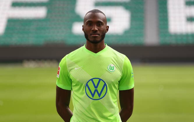 Josuha Guilavogui VfL Wolfsburg 1 BL, portrait date 2020 2021, Wolfsburg