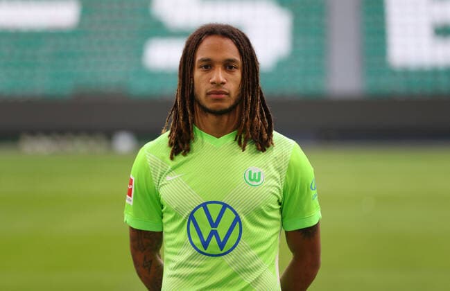 Kevin Mbabu VfL Wolfsburg 1 BL, portrait date 2020 2021, Wolfsburg