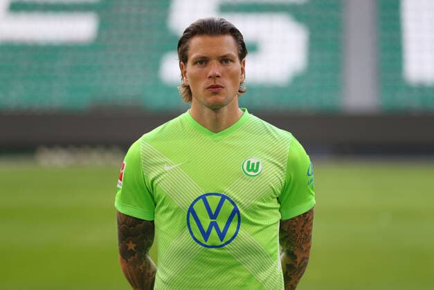 Daniel Ginczek VfL Wolfsburg 1 BL, portrait date 2020 2021, Wolfsburg