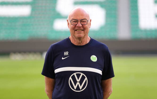 Zeugwart Heribert Rüttger VfL Wolfsburg 1 BL, portrait date 2020 2021, Wolfsburg