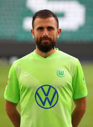 Admir Mehmedi VfL Wolfsburg 1 BL, portrait date 2020 2021, Wolfsburg