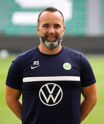 Chiropractor Alexander Steinbrenner VfL Wolfsburg 1 BL, portrait appointment 2020 2021, Wolfsburg