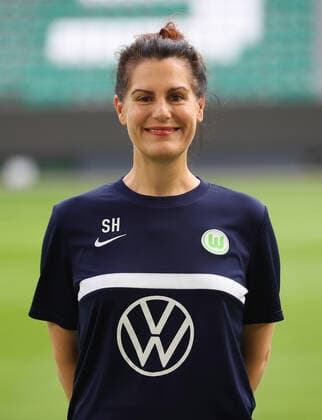 Yoga soccer teacher Stephanie Harrer VfL Wolfsburg 1 BL, portrait appointment 2020 2021, Wolfsburg