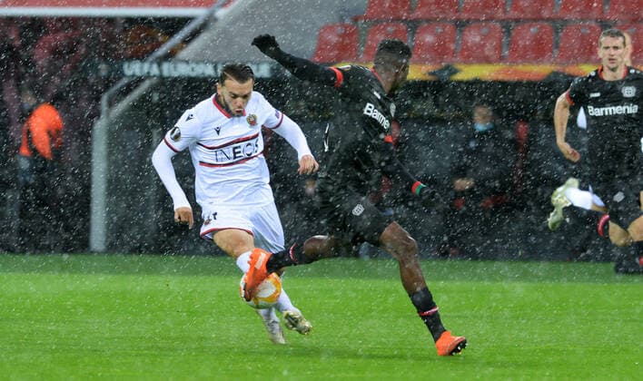 Football, UEFA Europa League, Men, Season 2020 2021, Group C, 1 Matchday, BayArena Leverkusen, Bayer Leverkusen black OGC Nice white Amine Gouiri NIZ , Edmond Tapsoba LEV Aktion DFL UEFA REGULATIONS PROHIBIT ANY USE OF PHOTOGRAPHS AS IMAGE SEQUENCES AND OR QUASI VIDEO