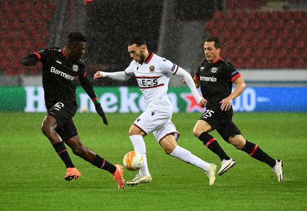 22 10 2020, xjhx, Football UEFA Europa League, Bayer 04 Leverkusen OGC Nice emspor, v l Edmond Tapsoba Bayer Leverkusen , Amine Gouiri OGC Nice , Julian Baumgartlinger Bayer Leverkusen DFL DFB REGULATIONS PROHIBIT ANY USE OF PHOTOGRAPHS as IMAGE SEQUENCES and or QUASI VIDEO Leverkusen
