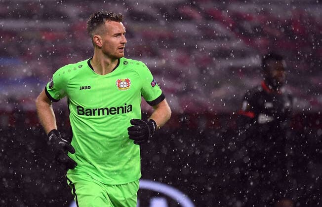 22 10 2020, xjhx, Football UEFA Europa League, Bayer 04 Leverkusen OGC Nice emspor, v l Lukas Hradecky Bayer Leverkusen in the lively DFL DFB REGULATIONS PROHIBIT ANY USE OF PHOTOGRAPHS as IMAGE SEQUENCES and or QUASI VIDEO Leverkusen