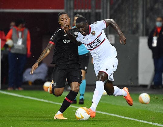 22 10 2020, xjhx, Football UEFA Europa League, Bayer 04 Leverkusen OGC Nice emspor, v l Leon Bailey Bayer Leverkusen , Stanley Nsoki OGC Nice DFL DFB REGULATIONS PROHIBIT ANY USE OF PHOTOGRAPHS as IMAGE SEQUENCES and or QUASI VIDEO Leverkusen