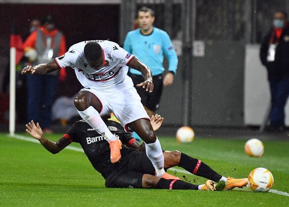 22 10 2020, xjhx, Football UEFA Europa League, Bayer 04 Leverkusen OGC Nice emspor, v l Leon Bailey Bayer Leverkusen , Stanley Nsoki OGC Nice DFL DFB REGULATIONS PROHIBIT ANY USE OF PHOTOGRAPHS as IMAGE SEQUENCES and or QUASI VIDEO Leverkusen