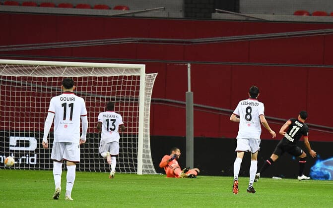 22 10 2020, xjhx, Football UEFA Europa League, Bayer 04 Leverkusen OGC Nice emspor, v l Walter Benitez OGC Nice , Nadiem Amiri Bayer Leverkusen Goal scored, scores the goal for 1 0 DFL DFB REGULATIONS PROHIBIT ANY USE OF PHOTOGRAPHS as IMAGE SEQUENCES and or QUASI VIDEO Leverkusen