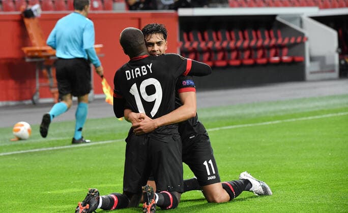 Moussa Diaby Bayer 04 Leverkusen , left, and Nadiem Amiri Bayer 04 Leverkusen 22 10 2020, Football, UEFA Europa League, Season 2020 2021, 1 Matchday, Bayer 04 Leverkusen OGC Nice Photo TEAM2sportphoto Leverkusen BayArena North Rhine-Westphalia Germany Team2