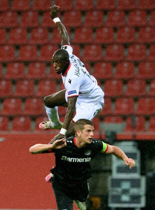Football, UEFA Europa League, Men, Season 2020 2021, Group C, 1 Matchday, BayArena Leverkusen, Bayer Leverkusen black OGC Nice white Lars Bender LEV , Hassane Kamara NIZ Aktion DFL UEFA REGULATIONS PROHIBIT ANY USE OF PHOTOGRAPHS AS IMAGE SEQUENCES AND OR QUASI VIDEO