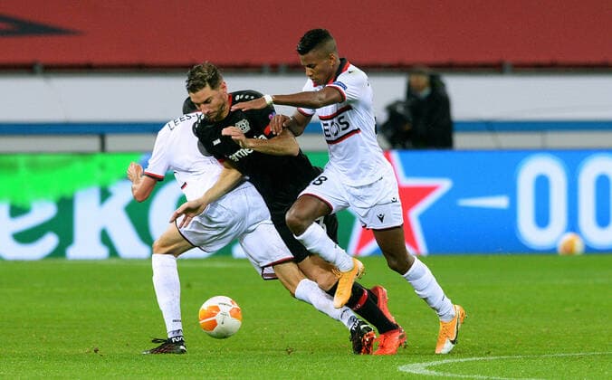 Football, UEFA Europa League, Men, Season 2020 2021, Group C, 1 Matchday, BayArena Leverkusen, Bayer Leverkusen black OGC Nice white Lucas Alario LEV , Hicham Boudaoui NIZ , Pierre Lees Melou NIZ Aktion DFL UEFA REGULATIONS PROHIBIT ANY USE OF PHOTOGRAPHS AS IMAGE SEQUENCES AND OR QUASI VIDEO