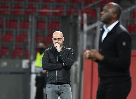 22 10 2020, xjhx, Football UEFA Europa League, Bayer 04 Leverkusen OGC Nice emspor, v l Coach Peter Bosz Bayer Leverkusen , Coach Patrick Vieira OGC Nice DFL DFB REGULATIONS PROHIBIT ANY USE OF PHOTOGRAPHS as IMAGE SEQUENCES and or QUASI VIDEO Leverkusen