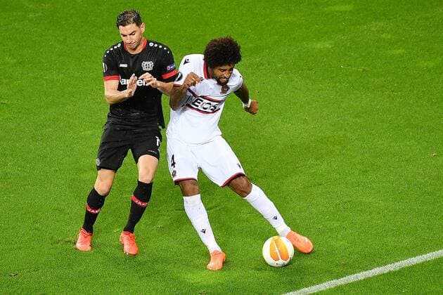 Leverkusen, Bayarena, 22 10 20, Europa League Bayer 04 Leverkusen OGC Nice from left to right in a duel Lucas Alario Leverkusen and Dante Nice Europa League Bayer 04 Leverkusen OGC Nice Leverkusen Copyright: xEibner-Pressefotox EP_eer