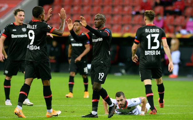 Football, UEFA Europa League, Men, Season 2020 2021, Group C, 1 Matchday, BayArena Leverkusen, Bayer Leverkusen black OGC Nice white cheers Moussa Diaby LEV after his goal for 3 1, together with Leon Bailey LEV cheers, joy, action DFL UEFA REGULATIONS PROHIBIT ANY USE OF PHOTOGRAPHS AS IMAGE SEQUENCES AND OR QUASI VIDEO