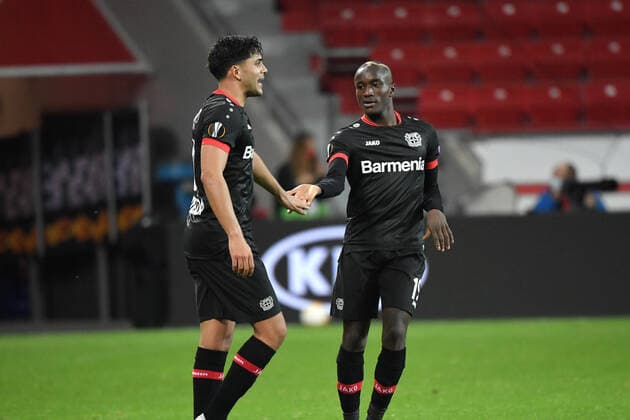 Cheers Nadiem Amiri Bayer 04 Leverkusen , left, and Moussa Diaby Bayer 04 Leverkusen 22 10 2020, Football, UEFA Europa League, Season 2020 2021, 1 Matchday, Bayer 04 Leverkusen OGC Nice Photo TEAM2sportphoto Leverkusen BayArena North Rhine-Westphalia Germany Team2
