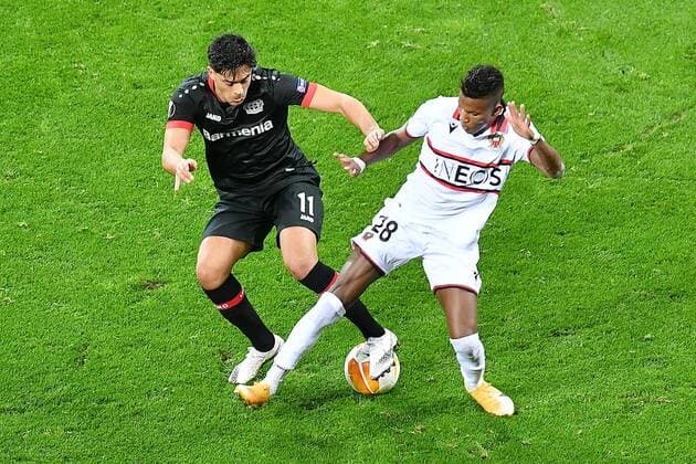Leverkusen, Bayarena, 22 10 20, Europa League Bayer 04 Leverkusen OGC Nice from left to right in the duel Nadiem Amiri Leverkusen and Hicham Boudaoui Nice Europa League Bayer 04 Leverkusen OGC Nice Leverkusen Copyright: xEibner-Pressefotox EP_eer