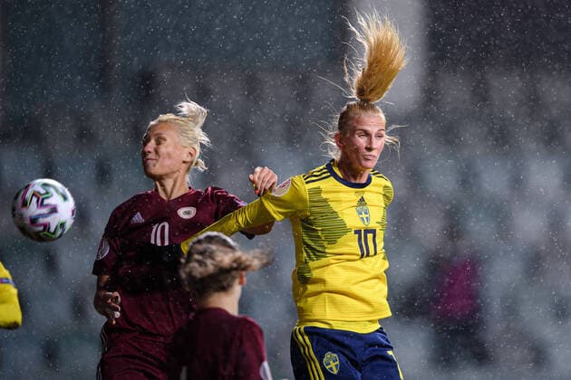 201022 Anastasija Rocane of Latvia and Sofia Jakobsson of Sweden during the UEFA Women s Euro Qualifier football match between Sweden and Latvia on October 22, 2020 in Gothenburg Photo Carl Sandin BILDBYRAN kod CS CS0070 fotboll football soccer fotball em kval kval uefa women s euro qualifier qualifier qualifying round qualification sweden sweden lettland latvia dam bbeng,  Copyright: CARLxSANDIN BB201022CS040