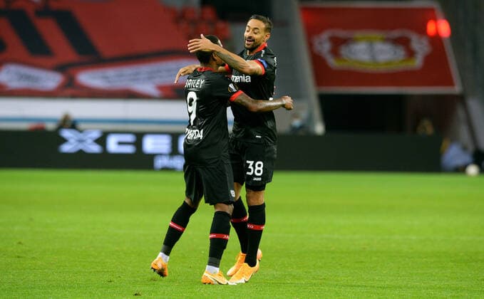 Football, UEFA Europa League, Men, Season 2020 2021, Group C, 1 Matchday, BayArena Leverkusen, Bayer Leverkusen black OGC Nice white Cheers Karim Bellarabi LEV after his goal for 4 1, together with Leon Bailey LEV Cheers, Joy, Action DFL UEFA REGULATIONS PROHIBIT ANY USE OF PHOTOGRAPHS AS IMAGE SEQUENCES AND OR QUASI VIDEO