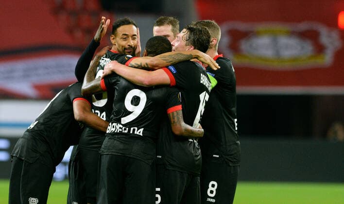 Football, UEFA Europa League, Men, Season 2020 2021, Group C, 1 Matchday, BayArena Leverkusen, Bayer Leverkusen black OGC Nice white Cheers Karim Bellarabi LEV after his goal for 4 1, together with Leon Bailey LEV Cheers, Joy, Action DFL UEFA REGULATIONS PROHIBIT ANY USE OF PHOTOGRAPHS AS IMAGE SEQUENCES AND OR QUASI VIDEO