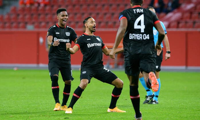 Football, UEFA Europa League, Men, Season 2020 2021, Group C, 1 Matchday, BayArena Leverkusen, Bayer Leverkusen black OGC Nice white Cheers Karim Bellarabi LEV after his goal for 5 1, together with Wendell LEV Cheers, Joy, Action DFL UEFA REGULATIONS PROHIBIT ANY USE OF PHOTOGRAPHS AS IMAGE SEQUENCES AND OR QUASI VIDEO