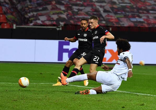 22 10 2020, xjhx, Football UEFA Europa League, Bayer 04 Leverkusen OGC Nice emspor, v l Florian Wirtz Bayer Leverkusen , Dante OGC Nice Goal scored, scores the goal for the 6 1 DFL DFB REGULATIONS PROHIBIT ANY USE OF PHOTOGRAPHS as IMAGE SEQUENCES and or QUASI VIDEO Leverkusen