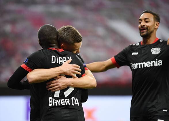 22 10 2020, xjhx, Football UEFA Europa League, Bayer 04 Leverkusen OGC Nice emspor, v l Moussa Diaby Bayer Leverkusen , Florian Wirtz Bayer Leverkusen , Karim Bellarabi Bayer Leverkusen celebrate the goal, The goal celebration for the 6 1 DFL DFB REGULATIONS PROHIBIT ANY USE OF PHOTOGRAPHS as IMAGE SEQUENCES and or QUASI VIDEO Leverkusen