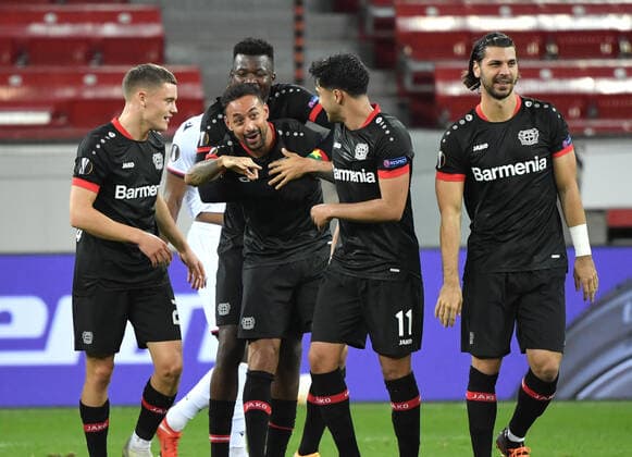 Cheers from left to right , Florian Wirtz Bayer 04 Leverkusen , Karim Bellarabi Bayer 04 Leverkusen , Edmond Tapsoba Bayer 04 Leverkusen , Nadiem Amiri Bayer 04 Leverkusen , Aleksandar Dragovic Bayer 04 Leverkusen 22 10 2020, Football, UEFA Europa League, Season 2020 2021, 1 Matchday, Bayer 04 Leverkusen OGC Nice Photo TEAM2sportphoto Leverkusen BayArena North Rhine-Westphalia Germany Team2