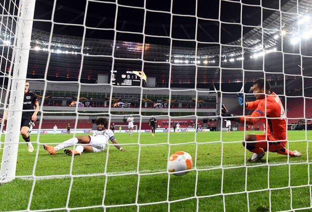 22 10 2020, xjhx, Football UEFA Europa League, Bayer 04 Leverkusen OGC Nice emspor, v l Walter Benitez OGC Nice , Dante OGC Nice , Florian Wirtz Bayer Leverkusen Goal scored, scores the goal for 6 1 DFL DFB REGULATIONS PROHIBIT ANY USE OF PHOTOGRAPHS as IMAGE SEQUENCES and or QUASI VIDEO Leverkusen