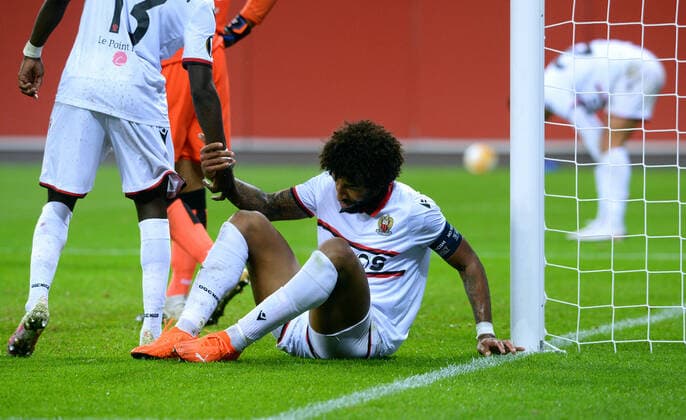 Football, UEFA Europa League, Men, Season 2020 2021, Group C, 1 Matchday, BayArena Leverkusen, Bayer Leverkusen black OGC Nice white 6 2 Dante NIZ disappointed disappointment, frustration, action, single image DFL UEFA REGULATIONS PROHIBIT ANY USE OF PHOTOGRAPHS AS IMAGE SEQUENCES AND OR QUASI VIDEO