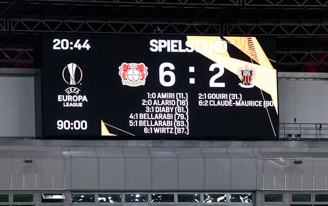 Football, UEFA Europa League, Men, Season 2020 2021, Group C, 1 Matchday, BayArena Leverkusen, Bayer Leverkusen black OGC Nice white 6 2 Final Score on the Scoreboard Feature, Symbol, Symbol Image DFL UEFA REGULATIONS PROHIBIT ANY USE OF PHOTOGRAPHS AS IMAGE SEQUENCES AND OR QUASI VIDEO