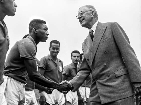 STOCKHOLM 1958-06-29 PelÃ (L) of Brazil is greeted by Swedish King Gustaf VI Adolf before the FIFA World Cup, WM, Weltmeisterschaft, Fussball final soccer match between Sweden and Brazil at Rasunda stadium in Stockholm, Sweden, on June 29, 1958. Brazil won 5-2 and became World Champions for the first time, Stockholm Sweden SOCCER x190x *** STOCKHOLM 1958 06 29 PelÃ L of Brazil is greeted by Swedish King Gustaf VI Adolf before the FIFA World Cup final soccer match between Sweden and Brazil at Rasunda stadium in Stockholm, Sweden, on June 29, 1958 Brazil won 5 2 and became World Champions for the first time, Stockholm Sweden SOCCER x190x,  Copyright: xPressensxBild TTx FILE PELE 1958 FIFA WORLD CUP