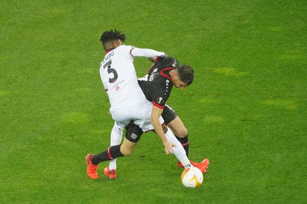 Football , Europa League, Season 2020 2021, Corona Time, Covid 19, Bayer 04 Leverkusen vs OGC Nice, Group Stage, Group C, 22 10 2020, Bayarena Leverkusen , robson Bambu, OGC Nice Lucas Alario, Bayer 04 Leverkusen ,
