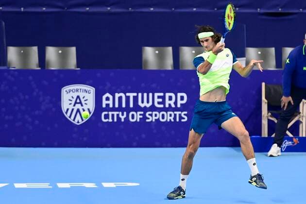 ATTENTION EDITORS - HAND OUT - EDITORIAL USE ONLY - NO SALES - NO MARKETING - South African Lloyd Harris pictured in action during the match of South-African Harris aganinst French Humbert, in the quarter final round of the men s singles competition at the European Open Tennis ATP, Tennis Herren tournament, in Antwerp, Friday 23 October 2020. TENNIS : Open d Anvers - 23 10 2020 PhotoNews Panoramic 