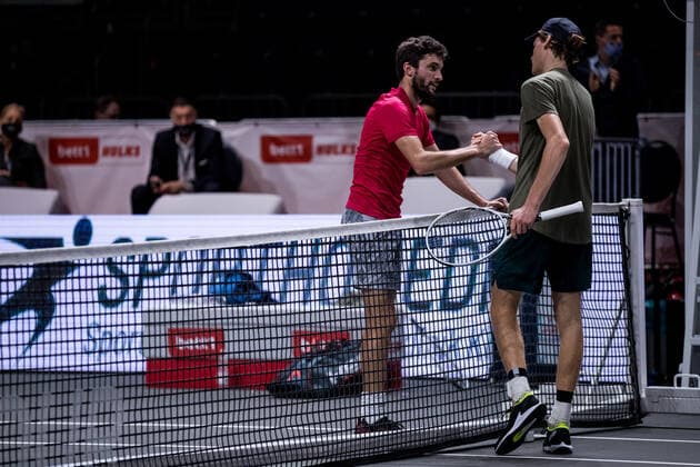 bett1HULKS Championship ATP 250 Koeln, 23 10 2020 Gilles SIMON FRA and Jannik SINNER ITA will clap their hands after the game bett1HULKS Championship ATP 250 on 23 10 2020 in Koeln LANXESSarena , Germany Copyright: xBEAUTIFULxSPORTS Wunderlx