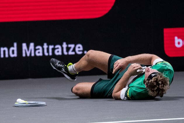 bett1HULKS Championship ATP 250 Cologne, 23 10 2020 Alejandro DAVIDOVICH FOKINA ESP falls and remains on the ground bett1HULKS Championship ATP 250 on 23 10 2020 in Cologne LANXESSarena , Germany Copyright: xBEAUTIFULxSPORTS Wunderlx