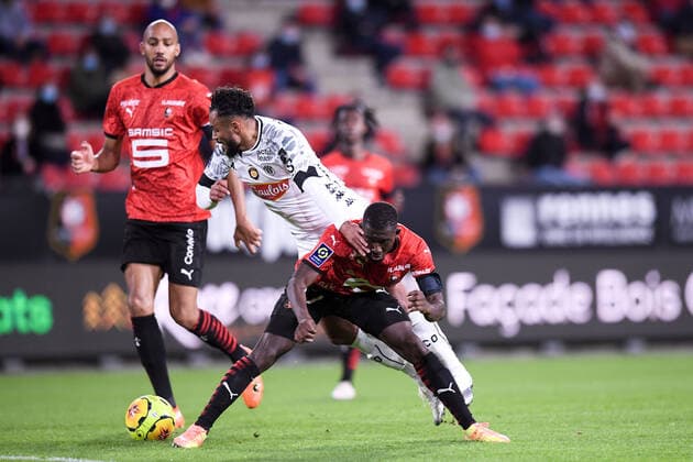 13 SOFIANE BOUFAL (SCO) - FAUTE - CHUTE FOOTBALL : Rennes vs Angers - Ligue 1 Uber Eats - 23 10 2020 FEP Panoramic 