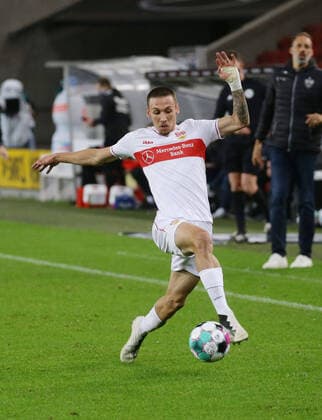 Stuttgart , Fußball Bundesliga VfB Stuttgart vs. FC Köln , Darko Churlinov ( VfB ) Gemäß den Vorgaben der DFL Deutsche Fußball Liga ist es untersagt, in dem Stadion und oder vom Spiel angefertigte Fotoaufnahmen in Form von Sequenzbildern und oder videoähnlichen Fotostrecken zu verwerten bzw. verwerten zu lassen. *** Stuttgart , Fußball Bundesliga VfB Stuttgart vs FC Köln , Darko Churlinov VfB In accordance with the regulations of the DFL Deutsche Fußball Liga, it is prohibited to use or have used in the stadium and or the game photographs in the form of sequential images and or video-like photo series