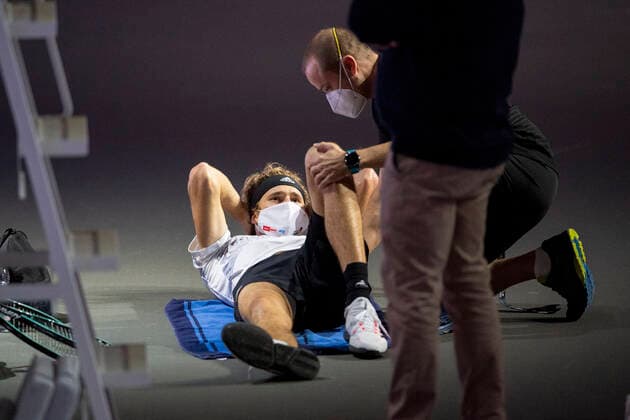 In injury in Alexander ZVEREV GER , Alexander ZVEREV GER vs Adrian MANNARINO FRA , TENNIS, bett1HULKS Championship, 23 10 2020, GER, TENNIS, ATP TOUR, bett1HULKS Championship, Alexander ZVEREV GER vs Adrian MANNARINO FRA , 23 10 2020 KOELN Copyright: xEibnerxPressefotox xBenjaminxSOELZERx EP_BSO