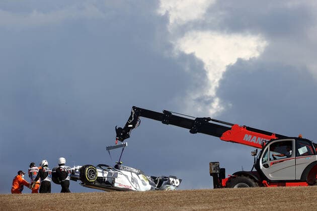 FORMULA 1 HEINEKEN PORTUGUESE GRAND PRIX 2020 23 10 2020, Autodromo Internacional do Algarve, Portimao, FORMULA 1 HEINEKEN PORTUGUESE GRAND PRIX 2020, in picture The defective car of Daniil Kvyat RUS 26 , Scuderia AlphaTauri Honda is recovered with a crane nordphotoxBratic nph00250