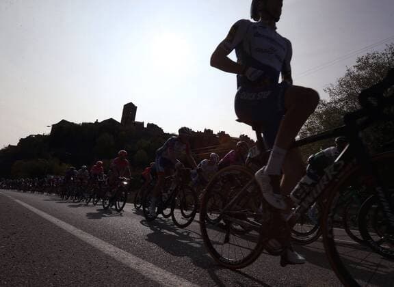 The pack competes in the fifth stage of La Vuelta cycling race in the region of Huesca, northeastern Spain, 23 October 2020. The stage covers 185.5 kilometers between towns of Huesca and Sabinanigo. Fifth stage of La Vuelta cycling race !ACHTUNG: NUR REDAKTIONELLE NUTZUNG!  Copyright: xKikoxHuescax GRAF7036 20201024-637391538660971212