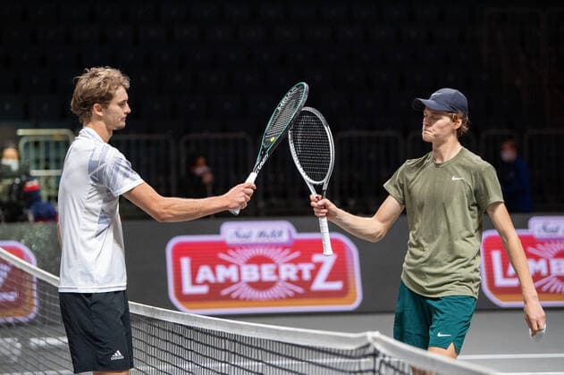 In Alexander ZVEREV GER , Jannik SINNER ITA Alexander ZVEREV GER vs Jannik SINNER ITA , TENNIS, bett1hulks Indoor, 24 10 2020, GER, TENNIS, ATP TOUR, bett1hulks Championship, Alexander ZVEREV GER vs Jannik SINNER ITA , 24 10 2020 KOELN Copyright: xEibnerxPressefotox xBenjaminxSOELZERx EP_BSO