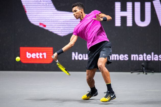 In the Felix AUGER ALIASSIME CAN , Felix AUGER ALIASSIME CAN vs Diego SCHWARTZMAN ARG , TENNIS, bett1hulks Indoor, 24 10 2020, semi final GER, TENNIS, ATP TOUR, bett1hulks Championship, Felix AUGER ALIASSIME CAN vs Diego SCHWARTZMAN ARG , semi final, 24 10 2020 COLOGNE Copyright: xEibnerxPressefotox xBenjaminxSOELZERx EP_BSO