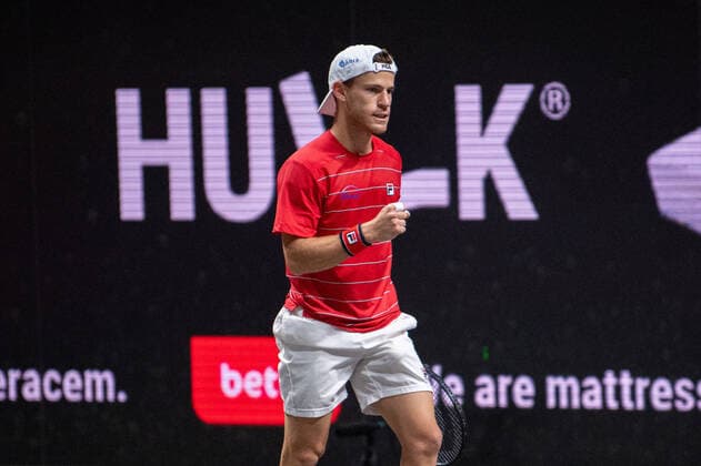 In Diego SCHWARTZMAN ARG , Felix AUGER ALIASSIME CAN vs Diego SCHWARTZMAN ARG , TENNIS, bett1hulks Indoor, 24 10 2020, Semifinal GER, TENNIS, ATP TOUR, bett1hulks Championship, Felix AUGER ALIASSIME CAN vs Diego SCHWARTZMAN ARG , Semifinal, 24 10 2020 COLOGNE Copyright: xEibnerxPressefotox xBenjaminxSOELZERx EP_BSO