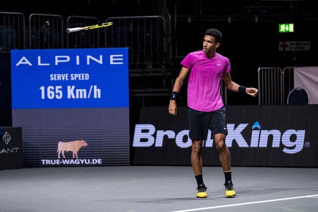 bett1HULKS Championship ATP 250 Cologne, 24 10 2020 Felix AUGER ALIASSIME CAN throws frustrated his bat semi-final Felix AUGER ALIASSIME CAN 5 vs. Diego SCHWARTZMAN ARG 2 bett1HULKS Championship ATP 250 on 24 10 2020 in Cologne LANXESSarena , Germany Copyright: xBEAUTIFULxSPORTS Wunderlx