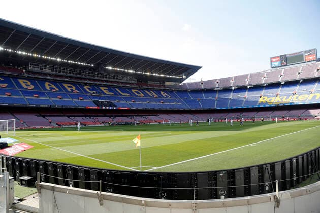 Fußball, Stadiongeschichte FC Barcelona Partido de LaLiga Santander entre el Barcelona y el Real Madrid en el Camp Nou sin espectadores. LaLiga Santander match between Barcelona and Real Madrid at Camp Nou stadium without spectators. 