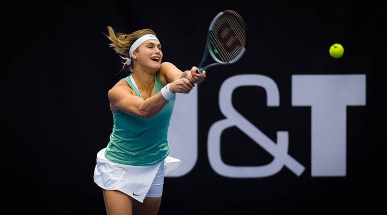 Sport Bilder des Tages October 24, 2020, Ostrava, Czech Republic: Aryna SABALENKA of Belarus in action during the semi-final at the 2020 J&T Banka Ostrava Open WTA, Tennis Damen Premier tennis tournament against J. Brady of the United States Ostrava Czech Republic - ZUMAa181 20201024_zaa_a181_114 Copyright: xRobxPrangex