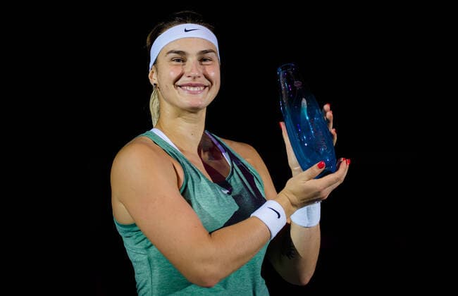 Bilder des Jahres 2020, Sport 10 Oktober Sport Themen der Woche KW43 October 25, 2020, Ostrava, CZECH REPUBLIC: Aryna Sabalenka of Belarus with the winners trophy after the final of the 2020 J&T Banka Ostrava Open WTA, Tennis Damen Premier tennis tournament Ostrava CZECH REPUBLIC - ZUMAa181 20201025_zaa_a181_028 Copyright: xRobxPrangex