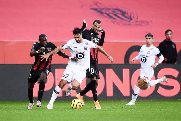 02 MEHMET ZEKI CELIK (LIL) - 10 ALEXIS CLAUDE MAURICE (NICE) - 13 HASSANE KAMARA (NICE) FOOTBALL : Nice vs Lille - Ligue 1 Uber Eats - 25 10 2020 FEP Panoramic 