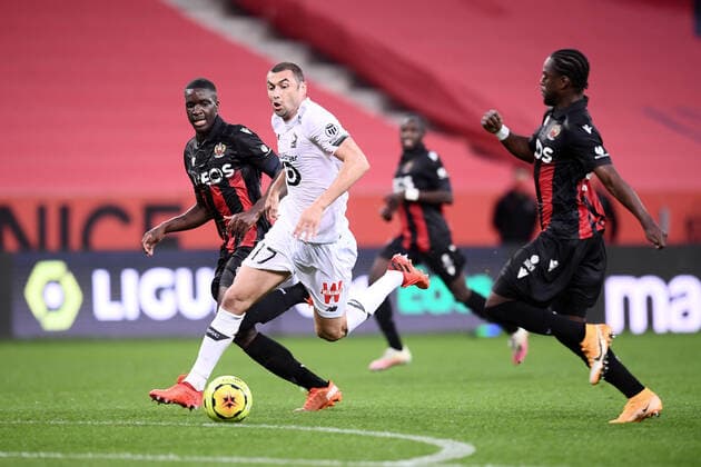 17 BURAK YILMAZ (LIL) - 02 STANLEY NSOKI (NICE) FOOTBALL : Nice vs Lille - Ligue 1 Uber Eats - 25 10 2020 FEP Panoramic 